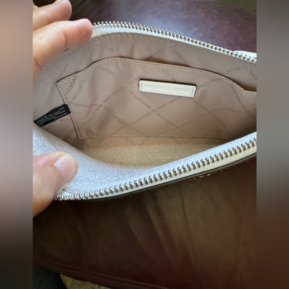 Michael Kors wristlet - Picture 3 of 4
